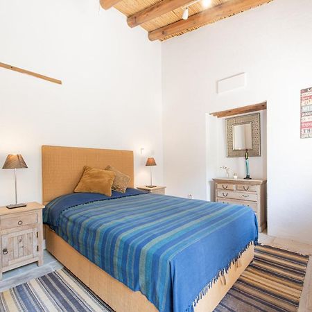 The Carob Tree Villa - Rustic Luxury Home With Access To Pool And Restaurant Larnaca Exterior foto