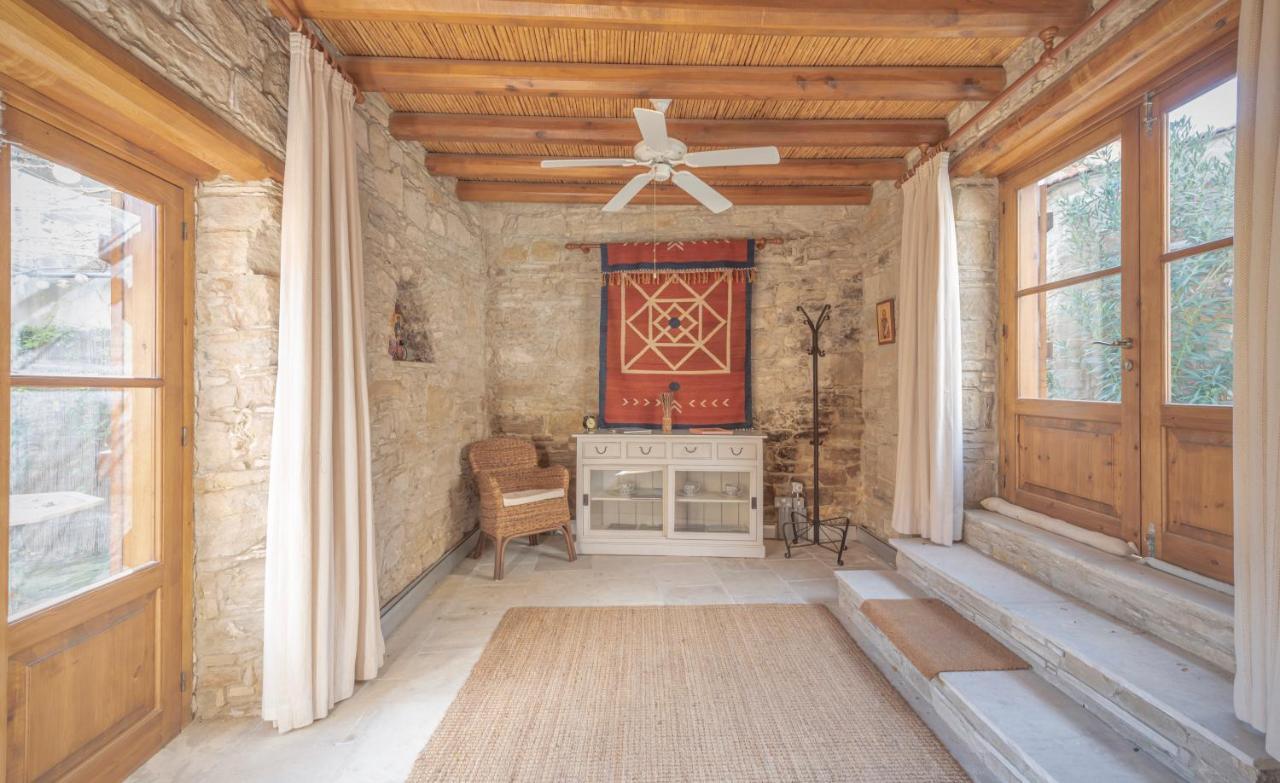 The Carob Tree Villa - Rustic Luxury Home With Access To Pool And Restaurant Larnaca Exterior foto