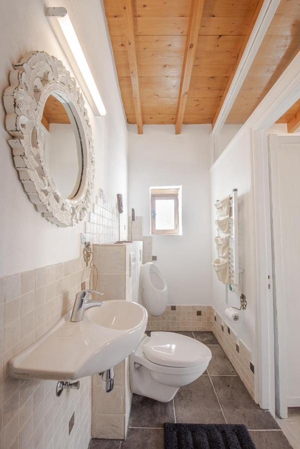 The Carob Tree Villa - Rustic Luxury Home With Access To Pool And Restaurant Larnaca Exterior foto